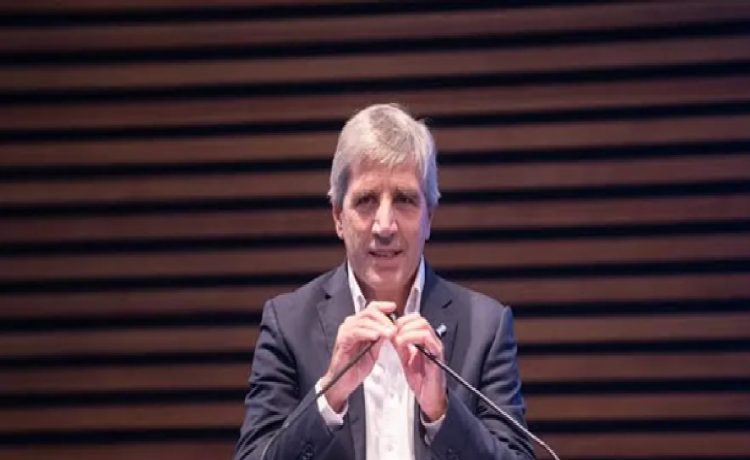 Caputo: "Aún en los países desarrollados hay gente que no llega a fin de mes", defendió su gestión