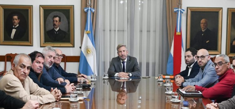 Frigerio se reunió con los gremios para analizar la crisis de Granja Tres Arroyos