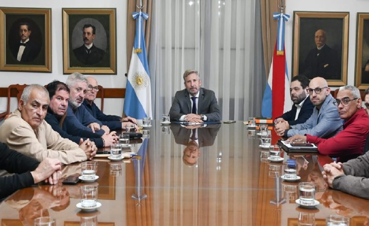 Frigerio se reunió con los gremios para analizar la crisis de Granja Tres Arroyos