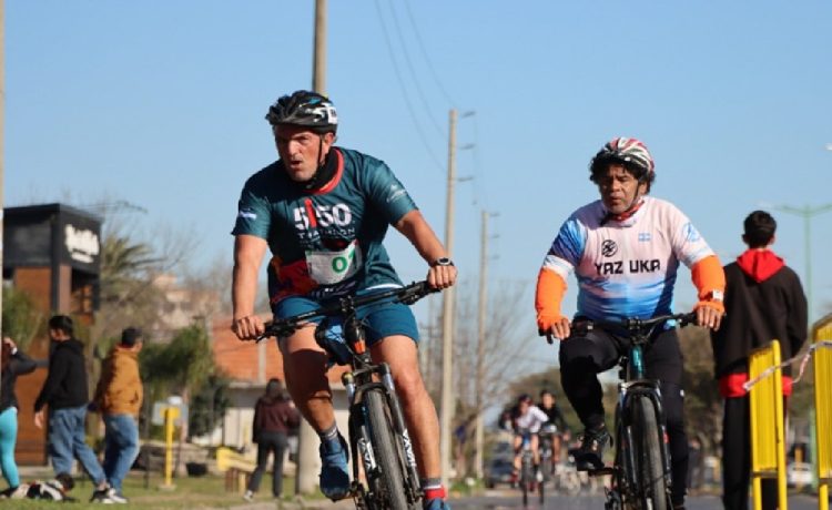 Gualeguaychú tendrá un fin de semana con competencias de vóley, bádminton, duatlón y motociclismo