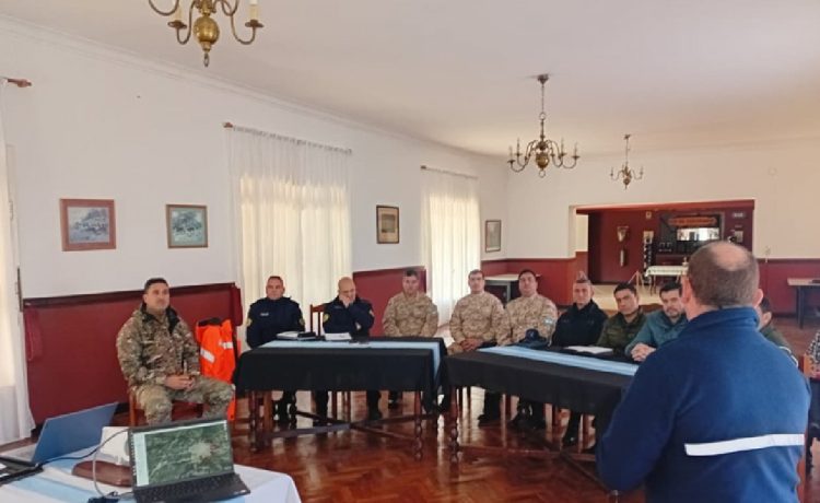 El Gobierno y las fuerzas coordinaron acciones preventivas ante una eventual crecida del río Gualeguaychú