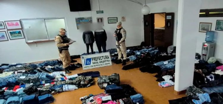 Hallaron un cargamento de ropa valuado en $52 millones cerca del río Uruguay en Entre Ríos