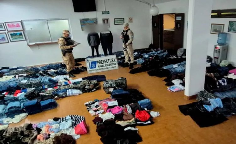 Hallaron un cargamento de ropa valuado en $52 millones cerca del río Uruguay en Entre Ríos