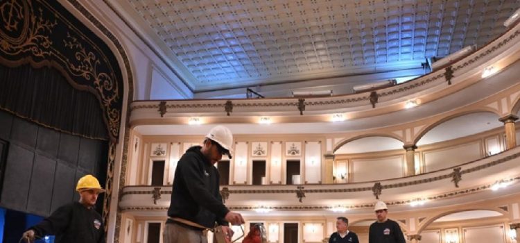 Finalizó la reconstrucción del piso de pinotea en el Teatro Gualeguaychú