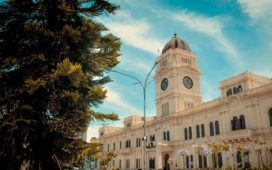 El oficialismo busca poner servicios esenciales en manos privadas y extranjeras