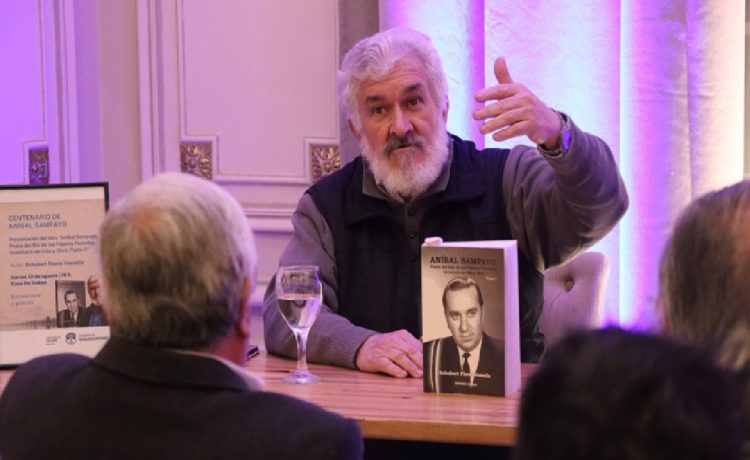 Se presentó en Casa De Deken un libro dedicado a la vida y obra de Aníbal Sampayo