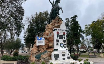 Gualeguaychú conmemora a San Martín con la plantación de un nuevo retoño del Pino de San Lorenzo