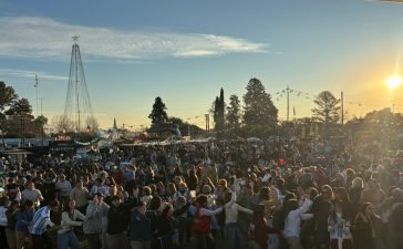 Multitudinaria Fiesta de la Bandera en Pueblo Belgrano