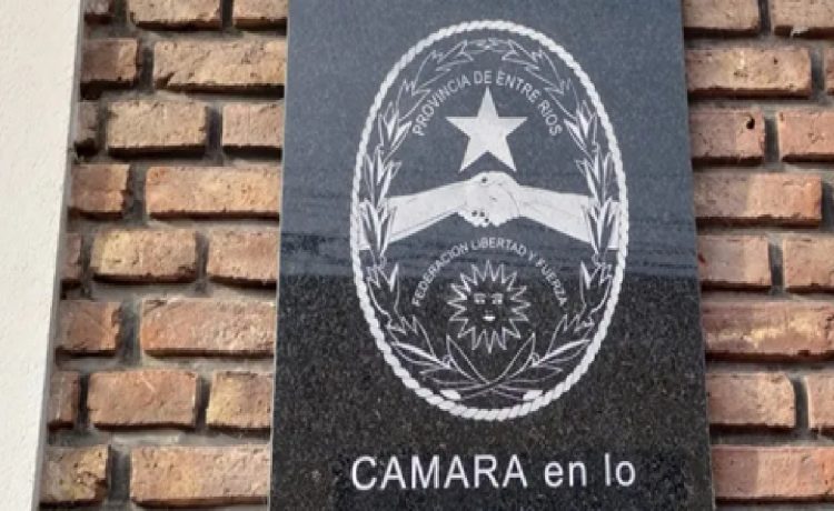 Declaran inconstitucionalidad de dos decisiones administrativas del Ejecutivo y del Senado provincial