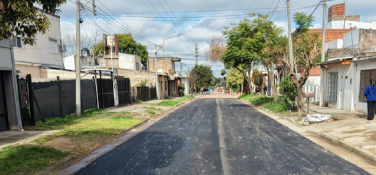 El Gobierno finalizó otro tramo dentro del plan de asfaltado de 150 cuadras en el casco céntrico