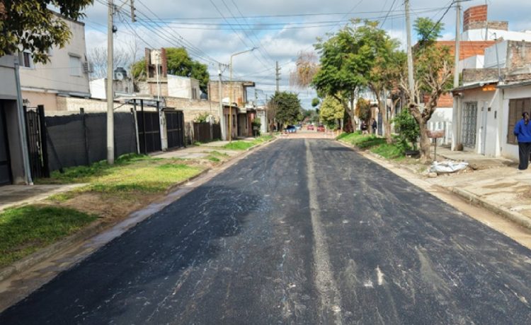 El Gobierno finalizó otro tramo dentro del plan de asfaltado de 150 cuadras en el casco céntrico