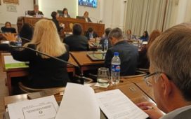 El Senado postergó el tratamiento de los consorcios camineros y se profundizó la ruptura del bloque del PJ