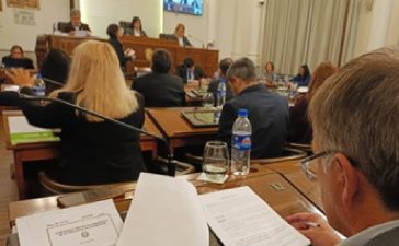 El Senado postergó el tratamiento de los consorcios camineros y se profundizó la ruptura del bloque del PJ