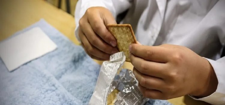La Justicia ordenó que los desayunos y meriendas escolares no incluyan alimentos con sellos de advertencia