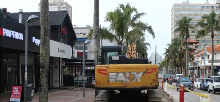Punta del Este inicia el ensanche de la avenida Gorlero y suma más lugares de estacionamiento