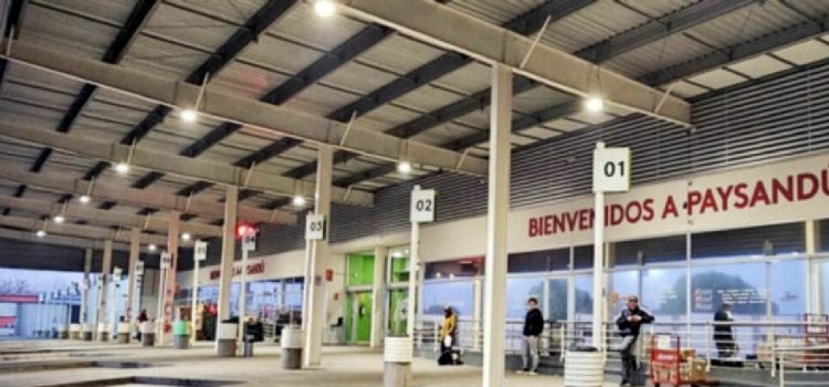 La terminal de Paysandú escalonará la llegada de ómnibus ante la visita de León XIV y prevé un movimiento inédito
