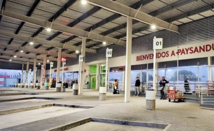 La terminal de Paysandú escalonará la llegada de ómnibus ante la visita de León XIV y prevé un movimiento inédito