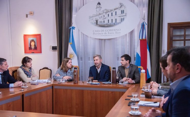 Frigerio conformó una mesa interinstitucional para mejorar el sistema de alimentación escolar
