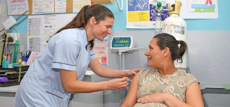 Aumenta la circulación del Virus Sincicial Respiratorio y extienden la vacunación en embarazadas para proteger a recién nacidos