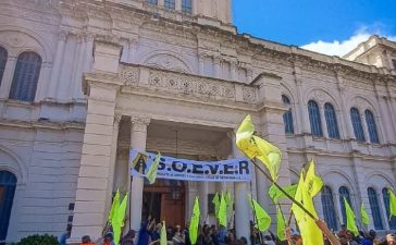 Pese a la protesta de trabajadores viales, senadores aprobaron el nuevo régimen de consorcios camineros