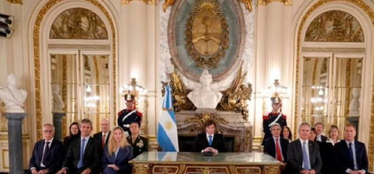Milei anunció una base naval en Tierra del Fuego y sanciones a petroleras en Malvinas