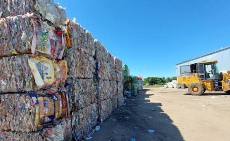 Venta de materiales recuperados por la cooperativa Eco Gualeguaychú