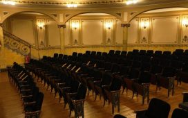 Finaliza la colocación de las butacas en la reconstrucción de la sala del Teatro Gualeguaychú