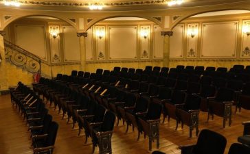 Finaliza la colocación de las butacas en la reconstrucción de la sala del Teatro Gualeguaychú