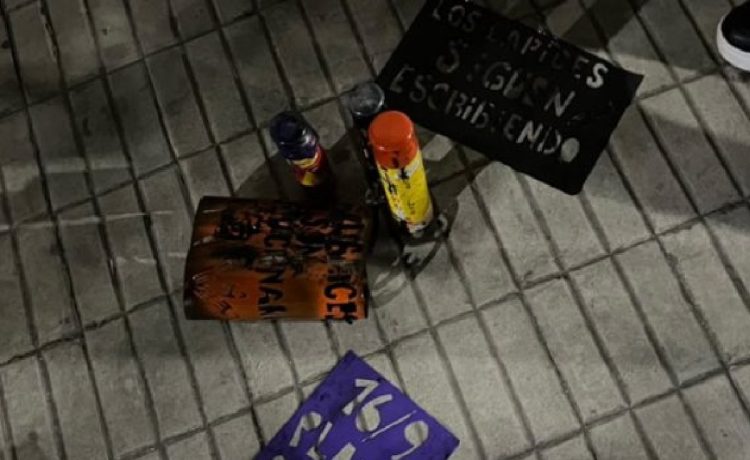 Intentaron detener a jóvenes que realizaban una pintada por la Noche de los Lápices