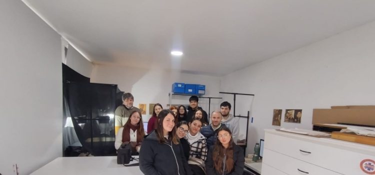 Estudiantes de diseño indagaron el patrimonio gráfico local en la Casa de Fray Mocho