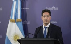 El nuevo vocero de Milei ya tuvo que disculparse después de su primera conferencia