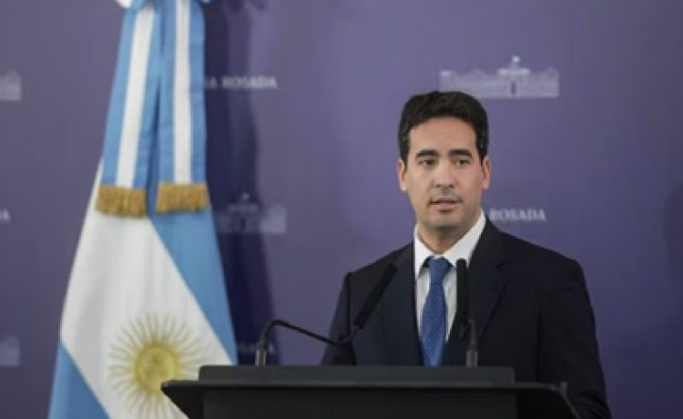 El nuevo vocero de Milei ya tuvo que disculparse después de su primera conferencia