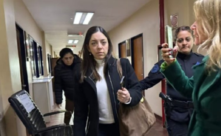 Kocsis, secretaria de la Vocería Presidencial, reveló que hizo más compras a nombre de Manuel Adorni