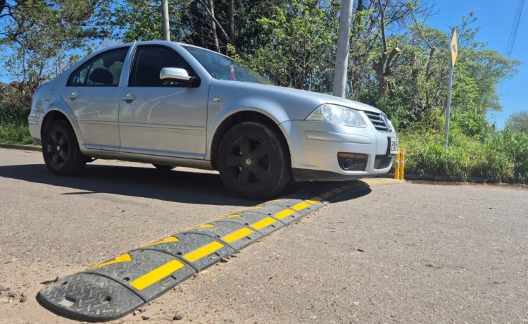 Se instalaron reductores de velocidad y nueva cartelería en Roffo y Colombo