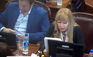 El Diputado Rossi denunció una campaña para hacerlo pasar por “falopero”. Aclaró que sólo se rascaba “el ombligo” en plena sesión