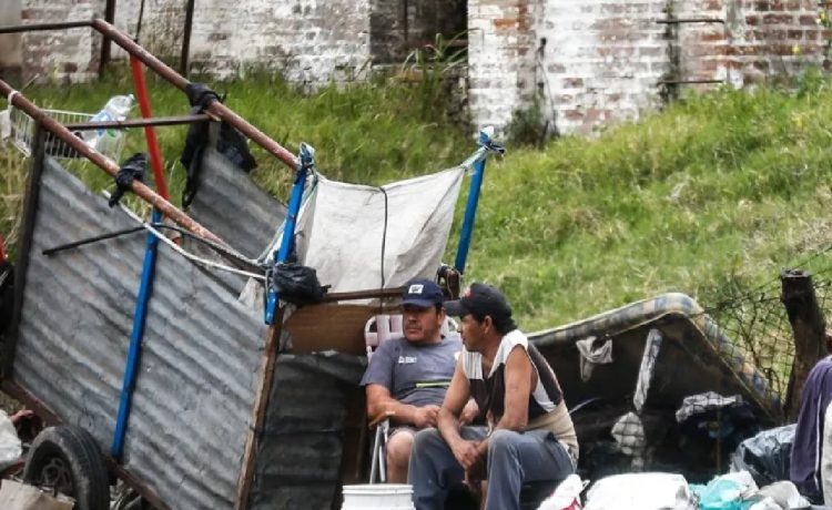 La pobreza subió al 32,3% en el primer semestre del año y afectó a 15,5 millones de personas