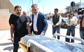 El intendente Davico acompañó la entrega de una nueva ambulancia al Hospital Centenario