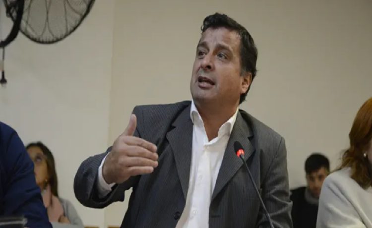 Casaretto: "En lugar de bajar tarifas, Enersa invierte en la timba financiera y nombró 138 empleados"