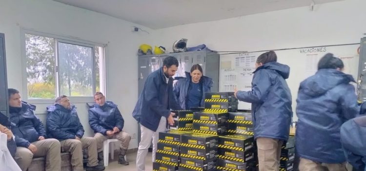 Eco Gualeguaychú recibió indumentaria y elementos de protección para sus 55 asociados