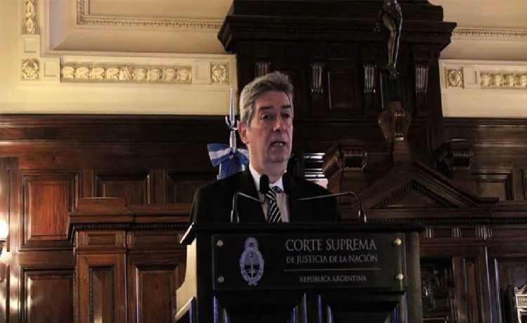 Con una decisión técnica, ahora la Corte Suprema repuso la ley que limita la venta de tierra a extranjeros