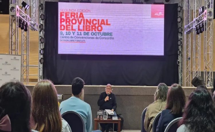 Daniel Enz contó en Concordia cómo investigó el Carmelo de Nogoyá y presentó “Las torturas del convento”