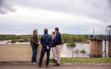 Frigerio recorrió las zonas afectadas por la creciente en Concordia y encabezó una reunión del Comité de Emergencia