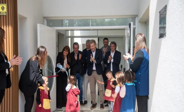 Frigerio inauguró un jardín de infantes y un comedor y recorrió obras de infraestructura en Federación