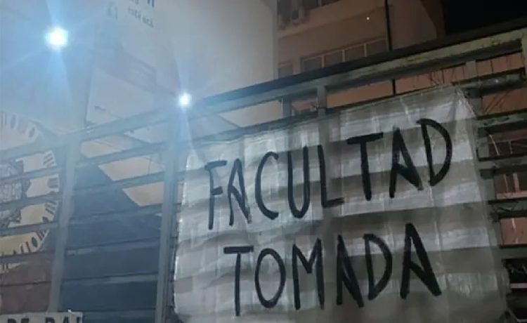 Estudiantes universitarios tomaron la Facultad de Trabajo Social de la UNER contra el ajuste universitario