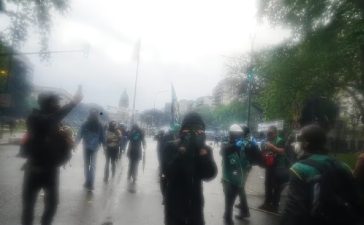 Así fue la represión en Congreso: la policía avanzó sobre la Marcha Federal Universitaria