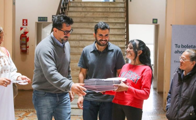 Dos cooperativas de trabajo de Gualeguaychú recibieron su documentación oficial