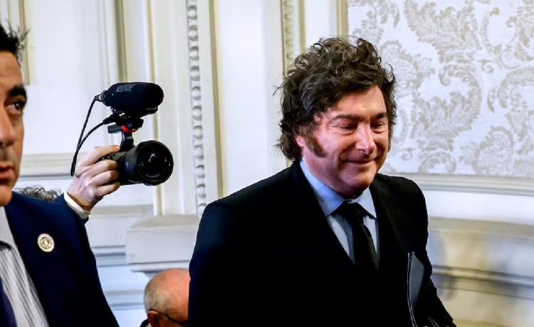 La derecha española se sigue despegando de Milei tras su visita