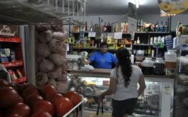 Compras hormiga, segundas marcas y el regreso del fiado, los almacenes de barrio se adaptan a la caída de consumo