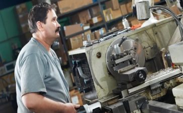 La industria sigue sin repuntar: volvió a caer y acumula nueve meses con un balance negativo