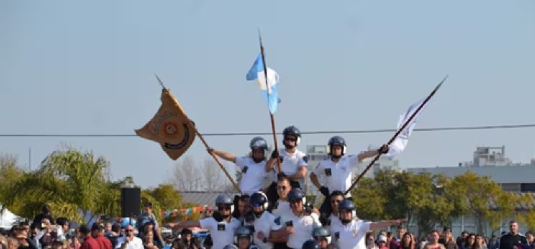 El desfile del 9 de Julio contará con la exhibición de la Brigada Blanca de la Policía Federal Argentina